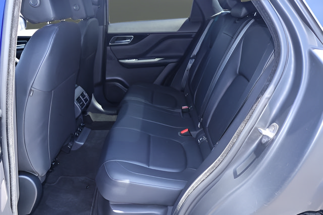 Used 2018 Jaguar F-PACE Premium AWD/4WD image 16