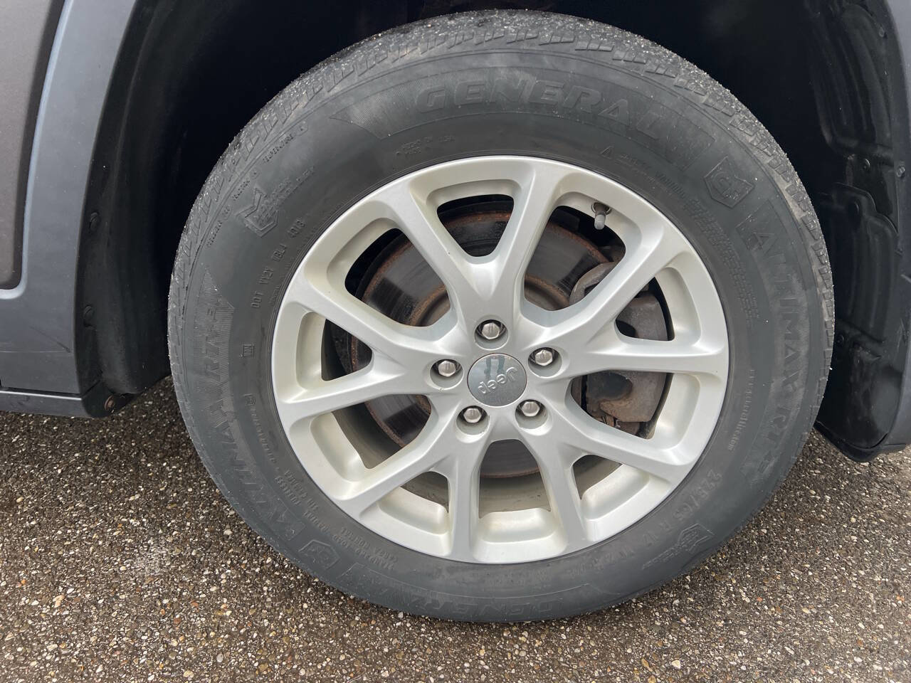 Used 2014 Jeep Cherokee Latitude w/ Cold Weather Group image 26