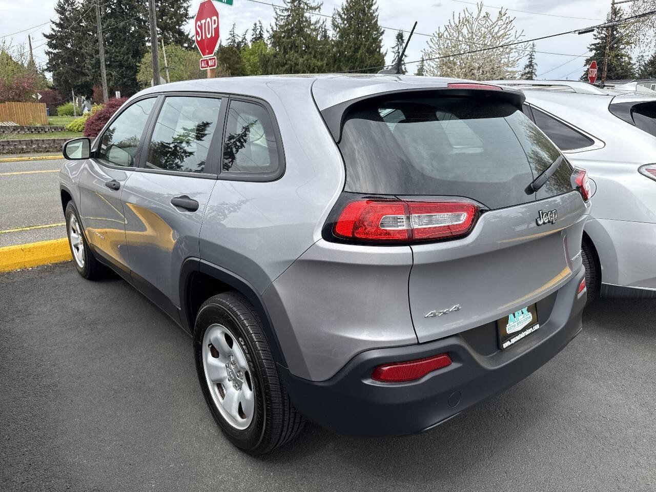Used 2014 Jeep Cherokee Sport AWD/4WD image 2