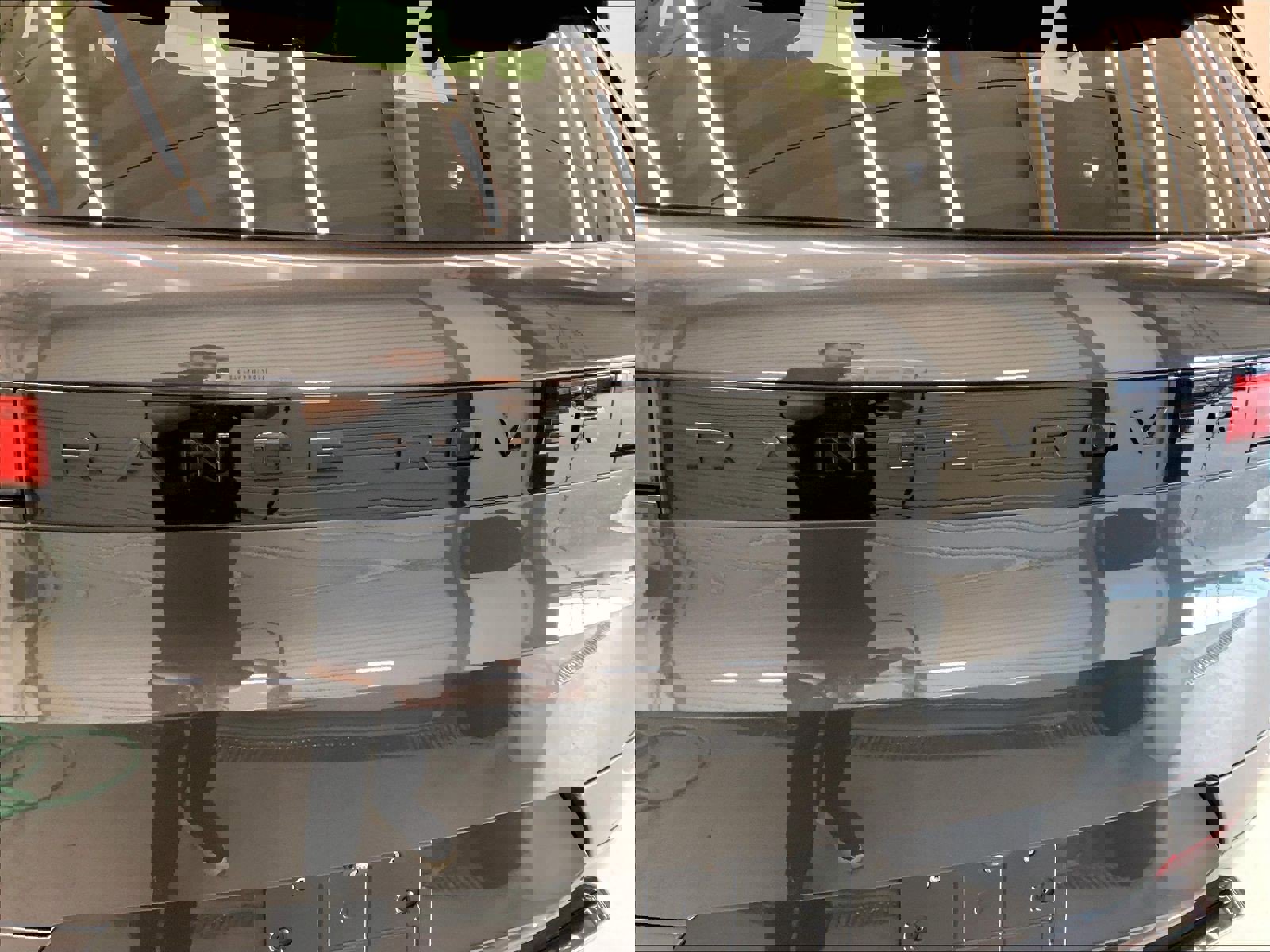 Used 2024 Land Rover Range Rover Sport Dynamic SE image 32