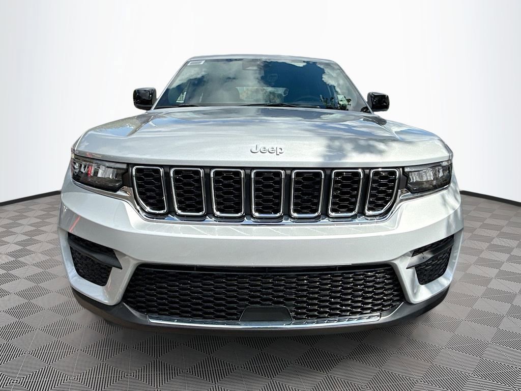 New 2025 Jeep Grand Cherokee Laredo w/ Luxury Tech Group I RWD image 2
