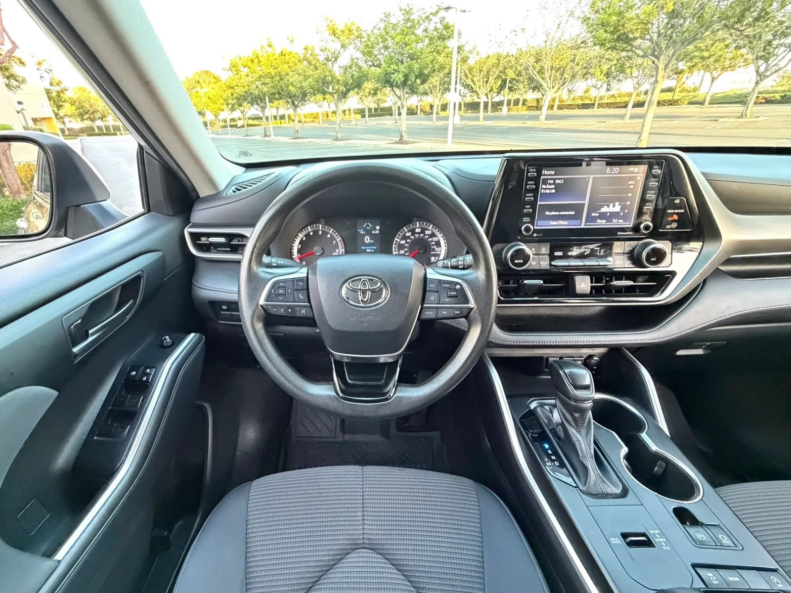 Used 2021 Toyota Highlander L FWD image 18