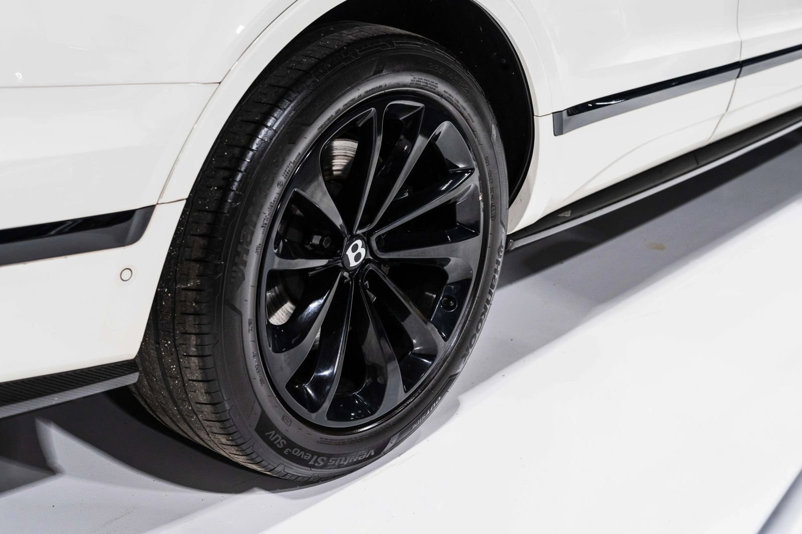 Used 2019 Bentley Bentayga AWD/4WD image 12