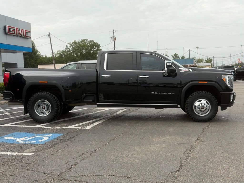 Used 2023 GMC Sierra 3500 Denali w/ Denali Ultimate Package AWD/4WD image 4