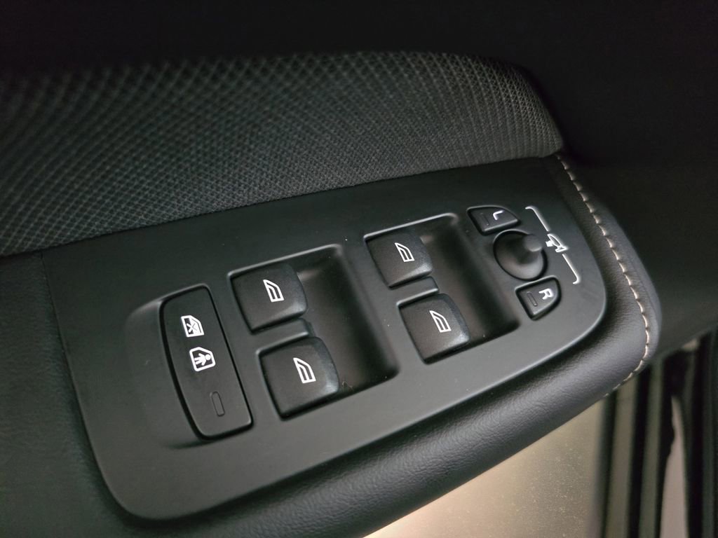 Used 2023 Volvo XC60 T8 Polestar image 29