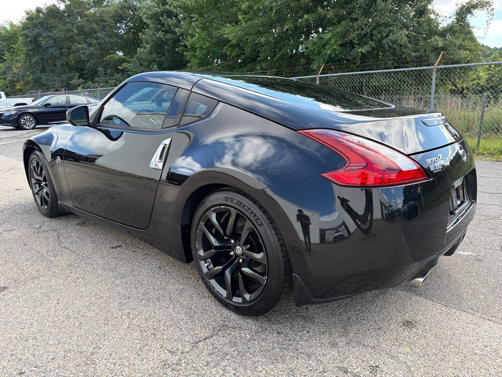 Used 2020 Nissan 370Z Coupe RWD image 4