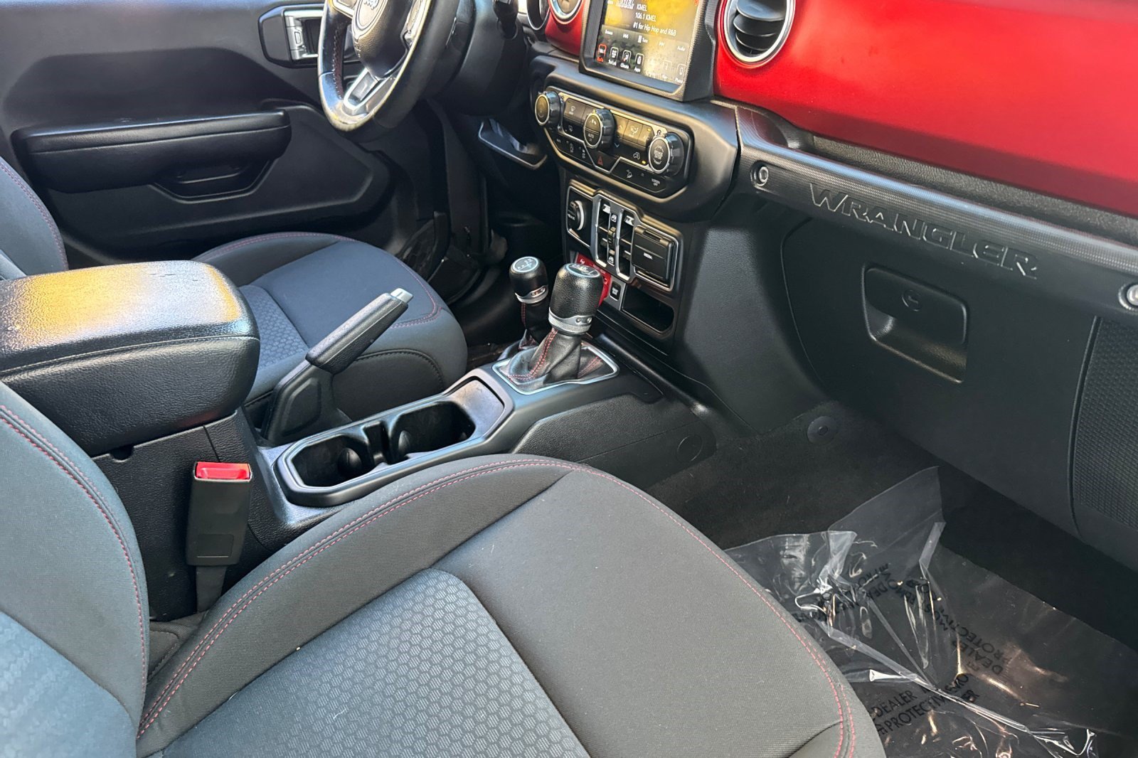 Used 2018 Jeep Wrangler Unlimited Rubicon AWD/4WD image 34