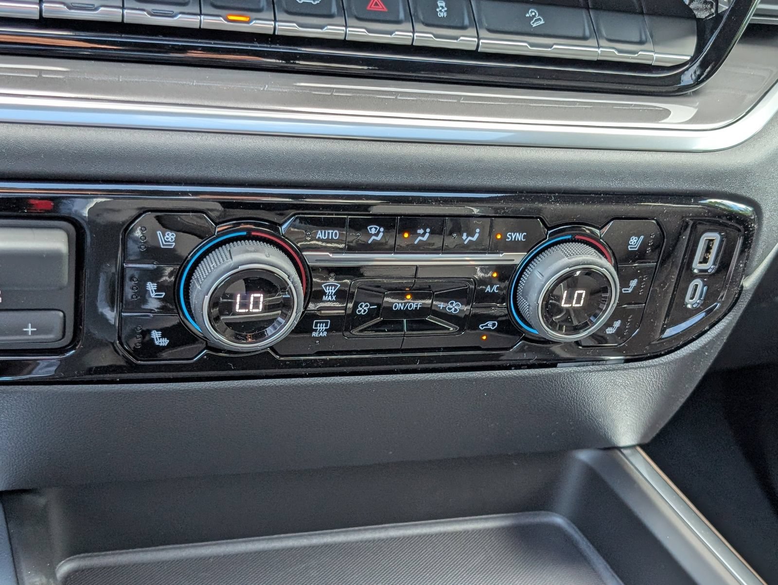 New 2026 Chevrolet Silverado 2500 High Country w/ High Country Premium Package AWD/4WD image 27