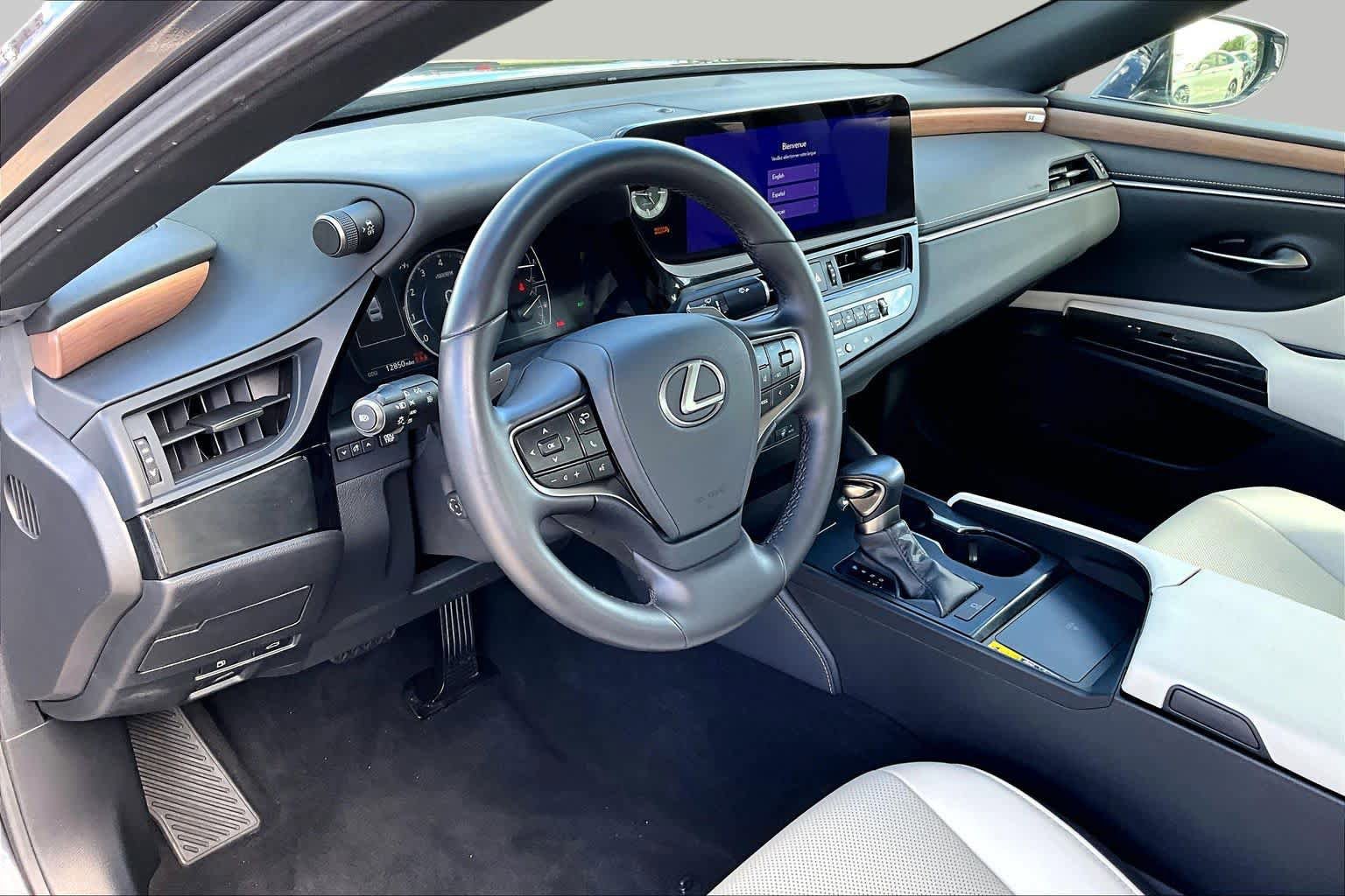 Used 2025 Lexus ES 350 w/ Premium Package FWD image 18