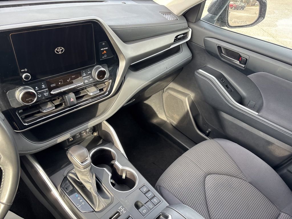 Used 2024 Toyota Highlander LE image 29