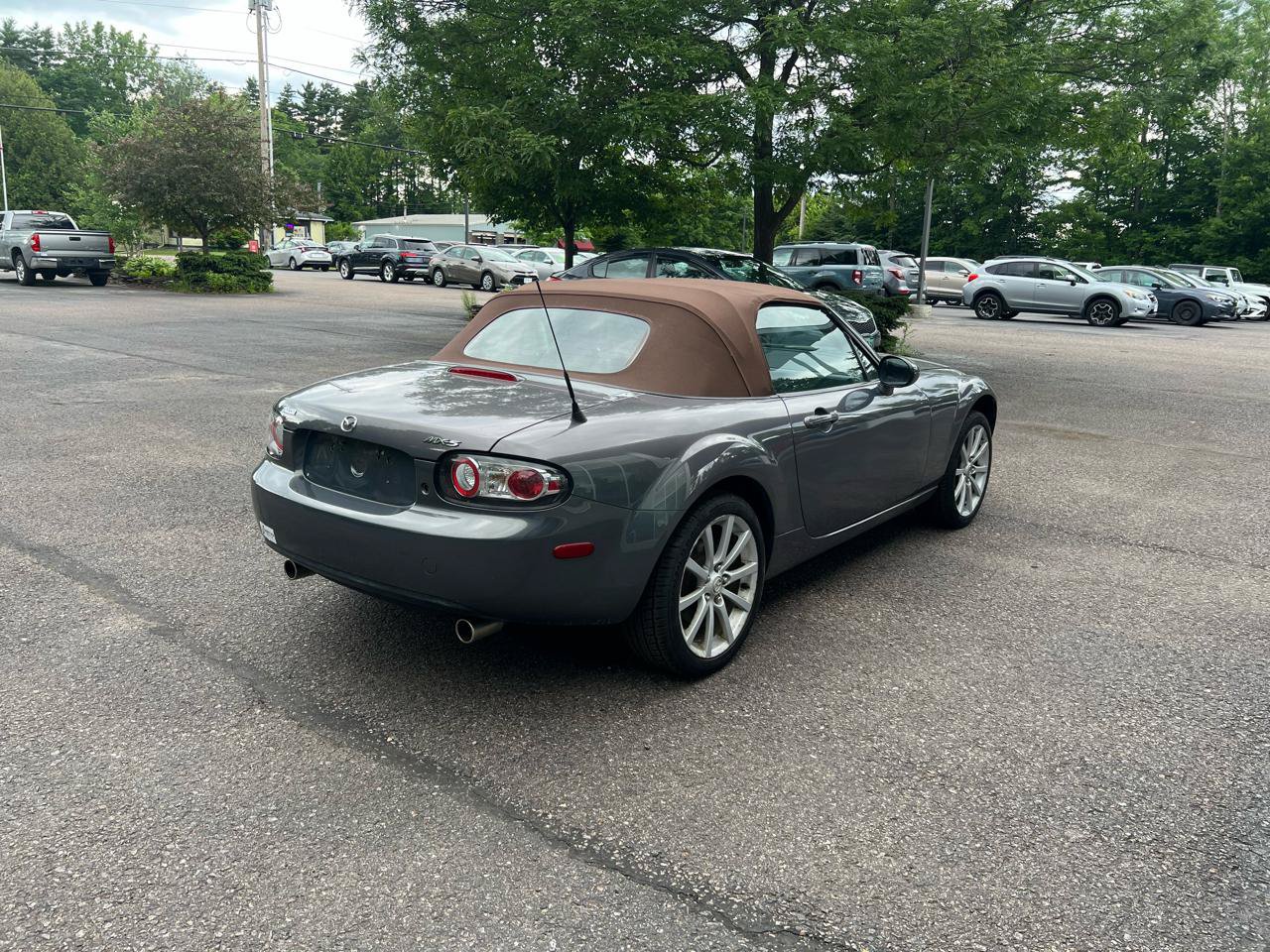 Used 2006 MAZDA MX-5 Miata Grand Touring RWD image 5