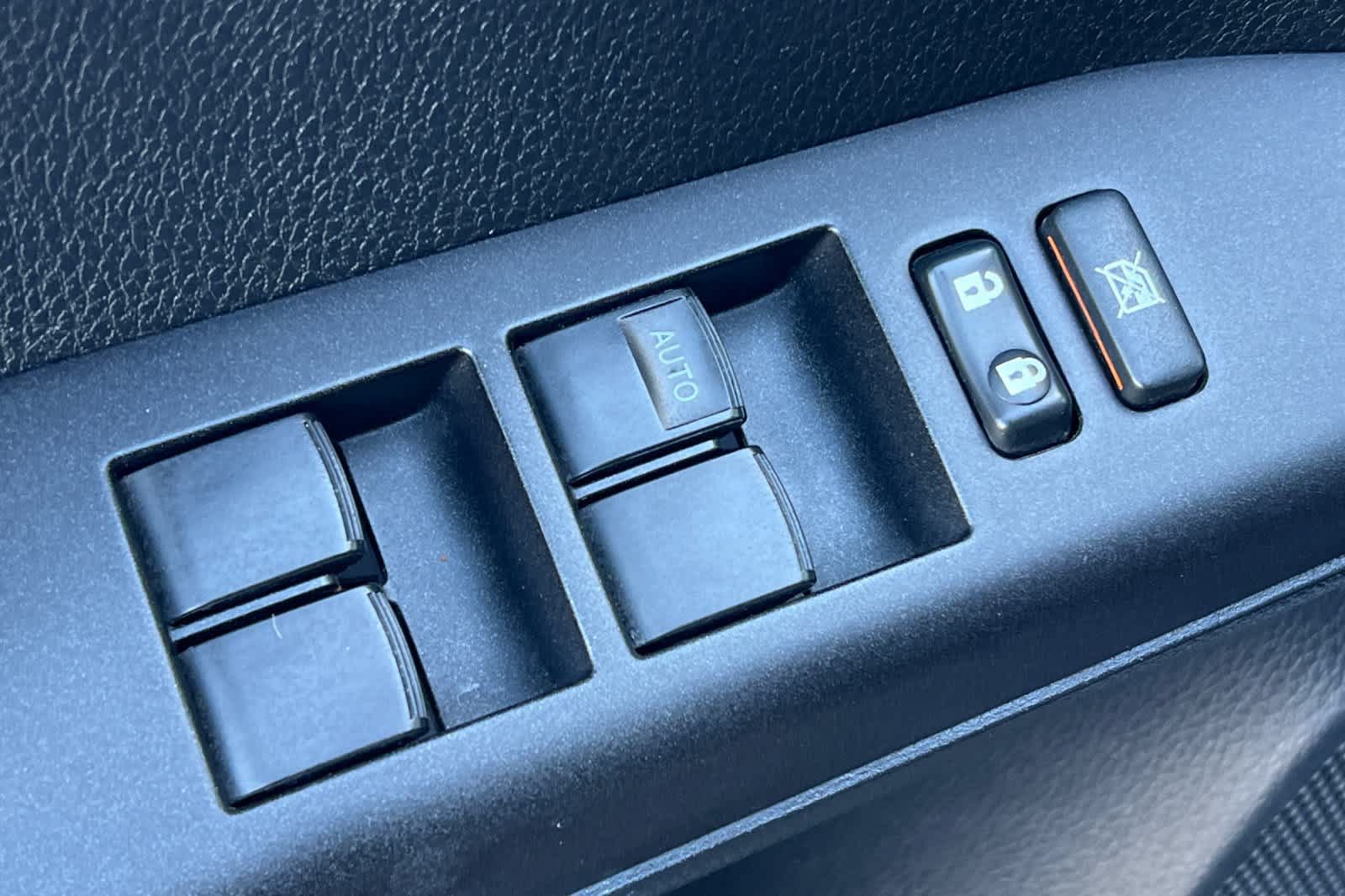 Used 2018 Toyota RAV4 XLE FWD image 14