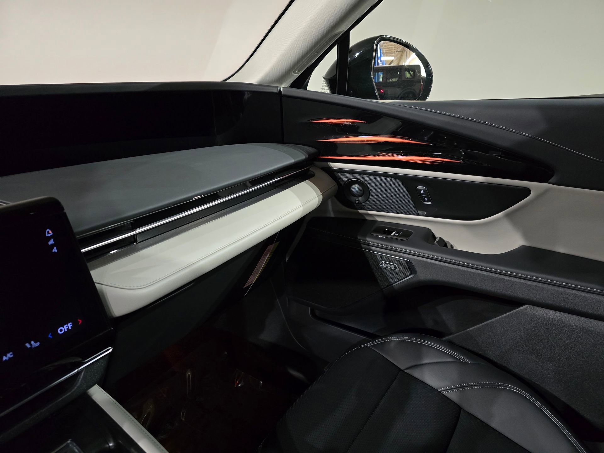 New 2025 Lincoln Nautilus Premier w/ Equipment Group 102A image 28