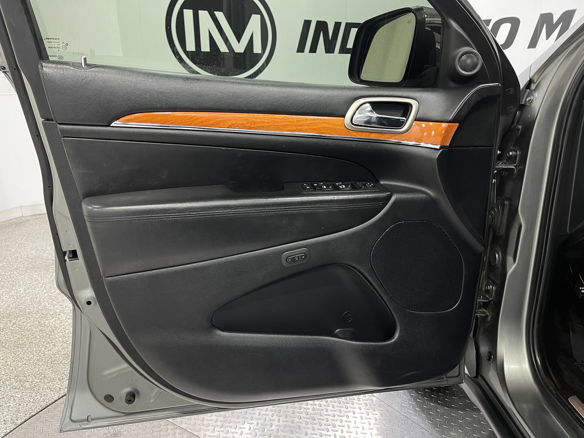 Used 2012 Jeep Grand Cherokee Overland AWD/4WD image 15