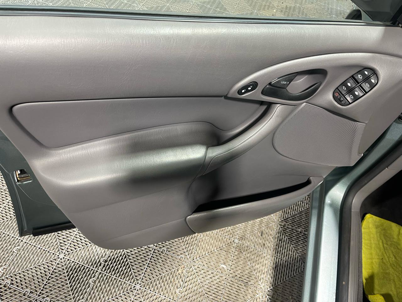 Used 2004 Ford Focus SE FWD image 24