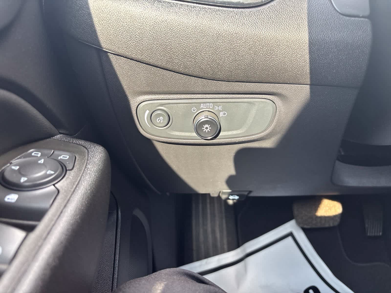 Used 2024 Chevrolet Equinox LT FWD image 25