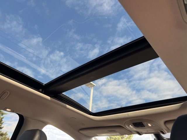 Used 2024 Chrysler Pacifica Limited image 15