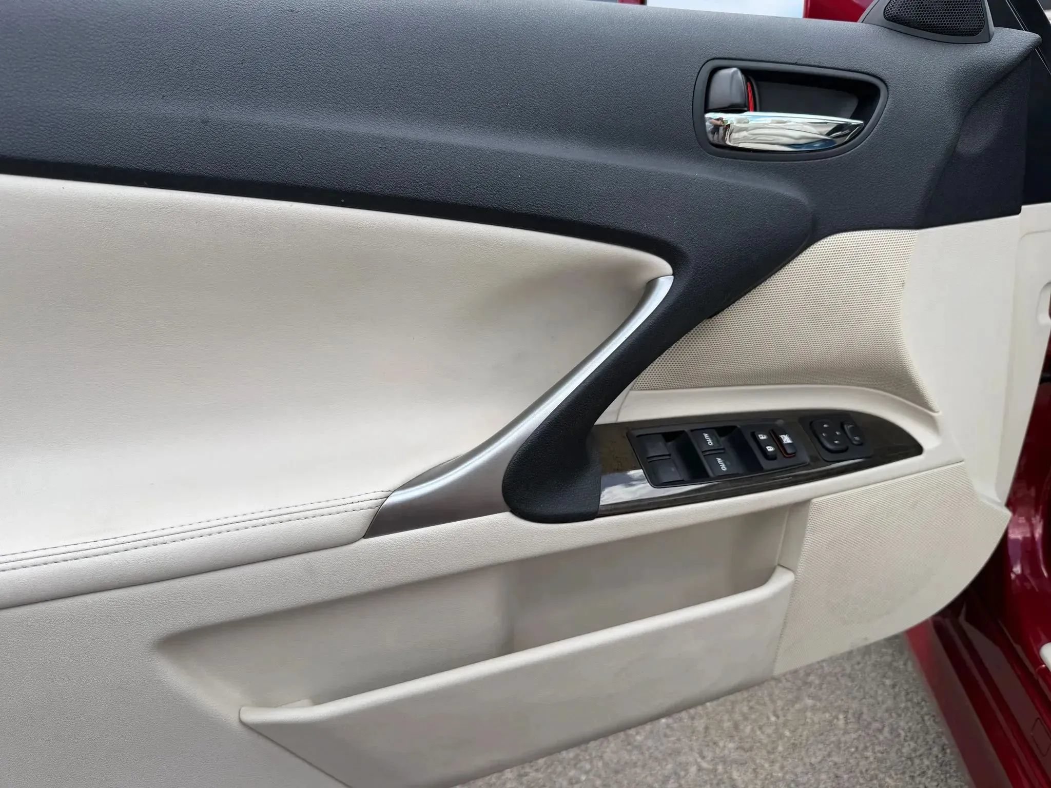 Used 2010 Lexus IS 250C RWD image 17