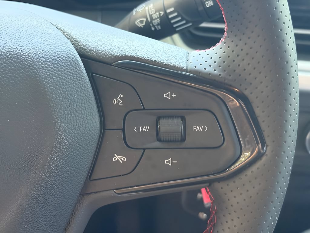 Used 2025 Chevrolet Trax RS w/ Driver Confidence Package FWD image 18
