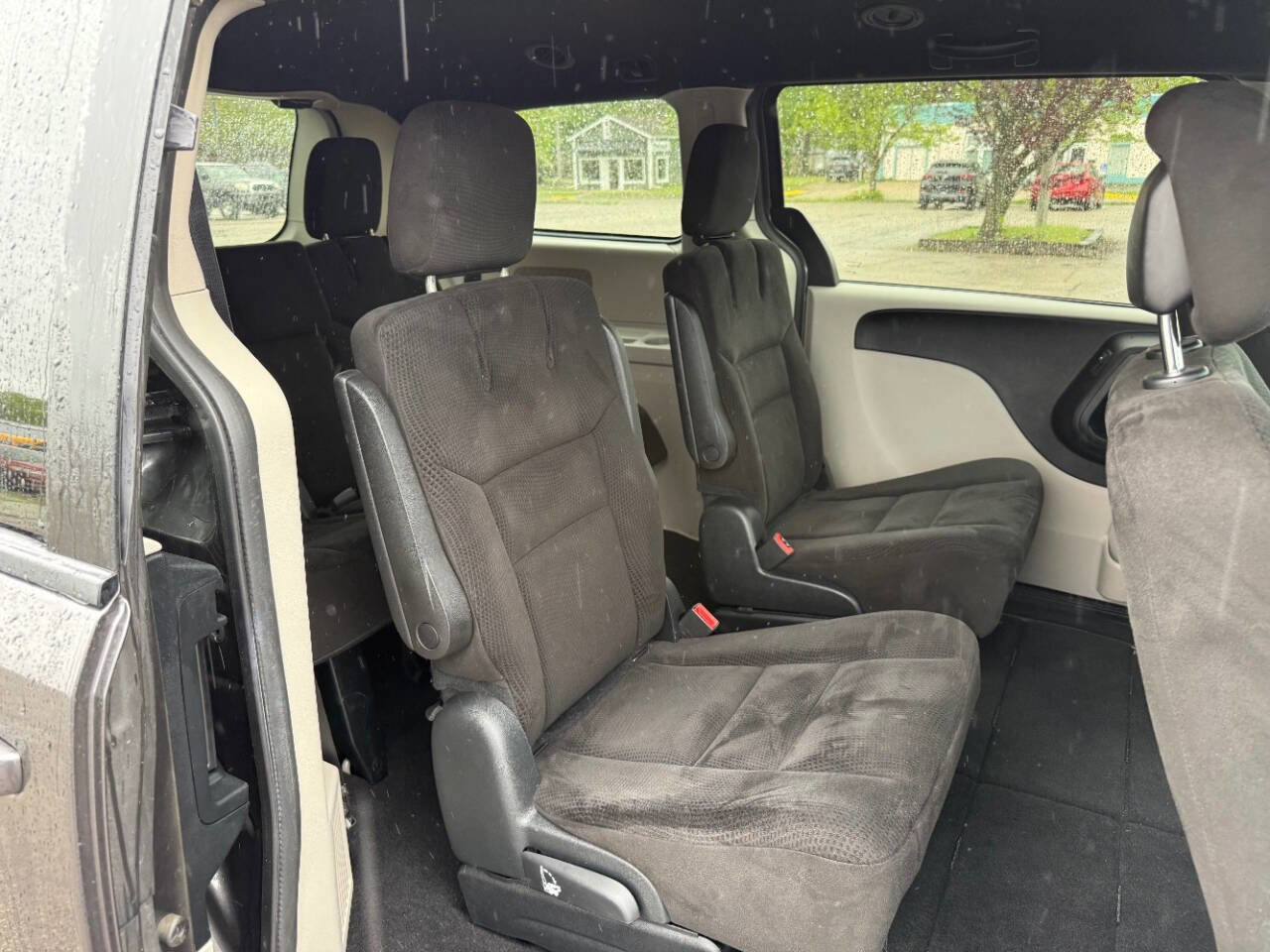 Used 2016 Dodge Grand Caravan SE FWD image 27