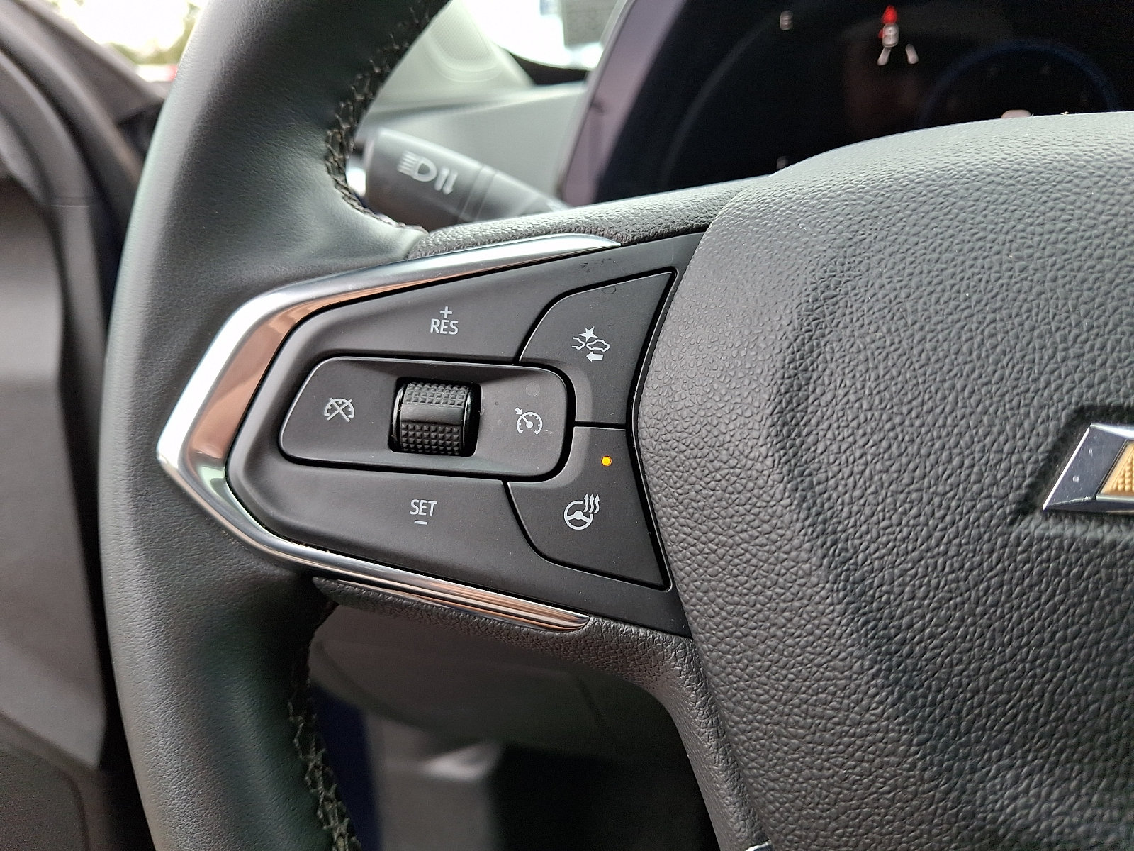 Used 2024 Chevrolet Trax LT w/ Sunroof Package FWD image 19