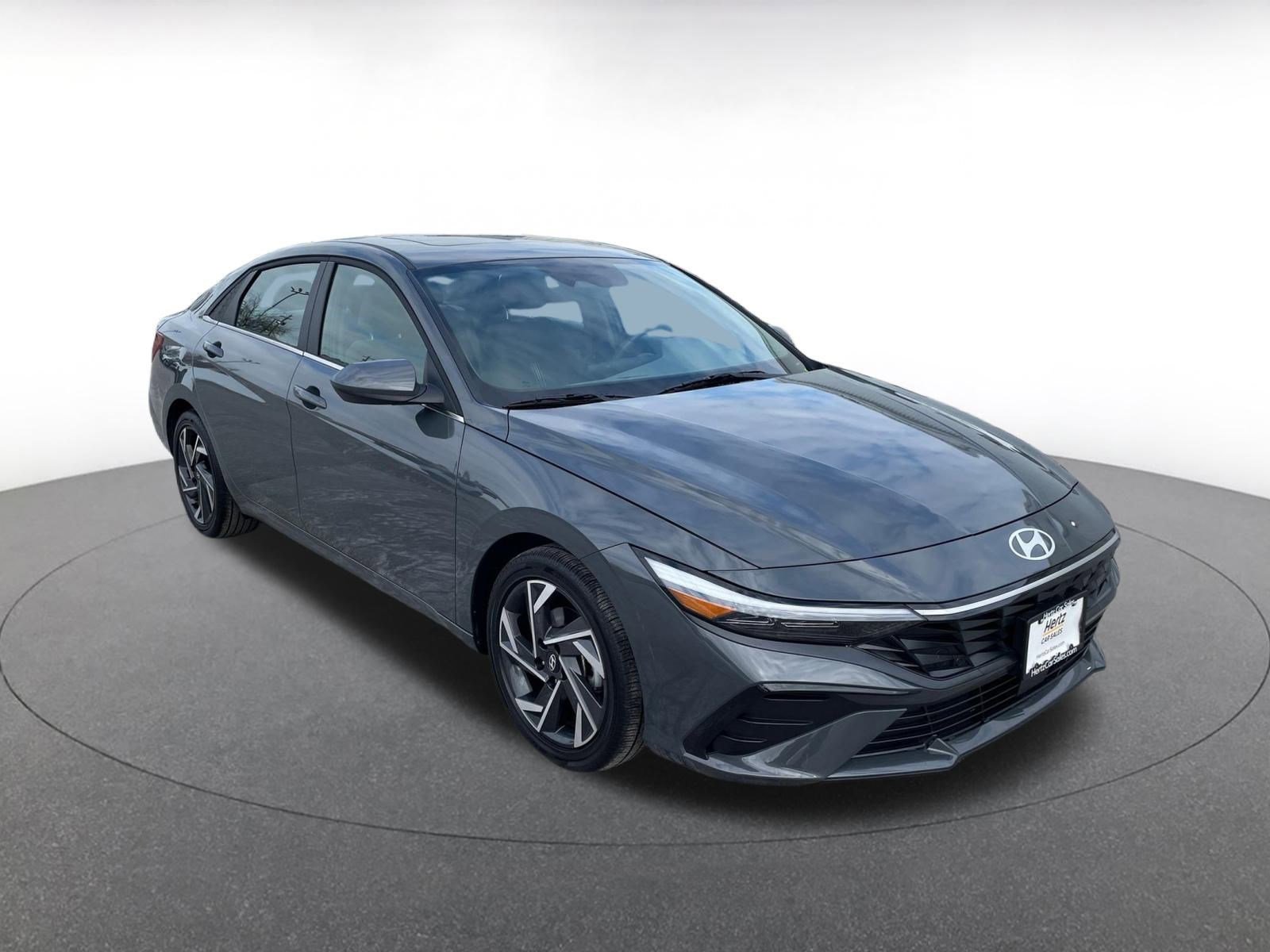 Used 2025 Hyundai Elantra SEL image 1