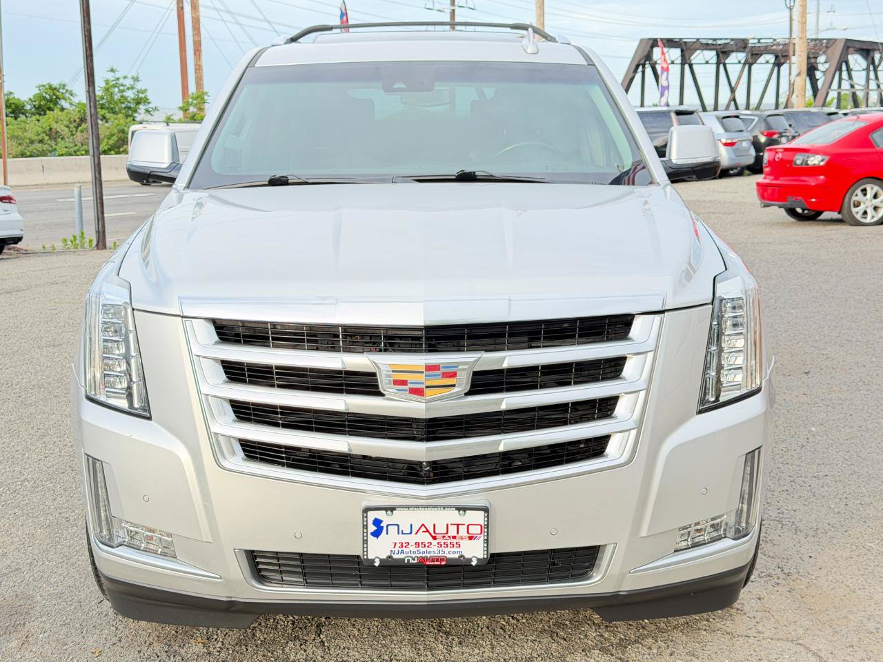 Used 2017 Cadillac Escalade Luxury AWD/4WD image 10