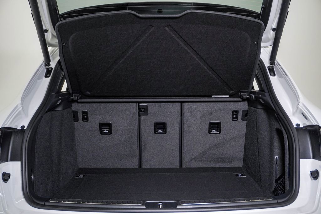 New 2026 Porsche Macan Turbo image 27