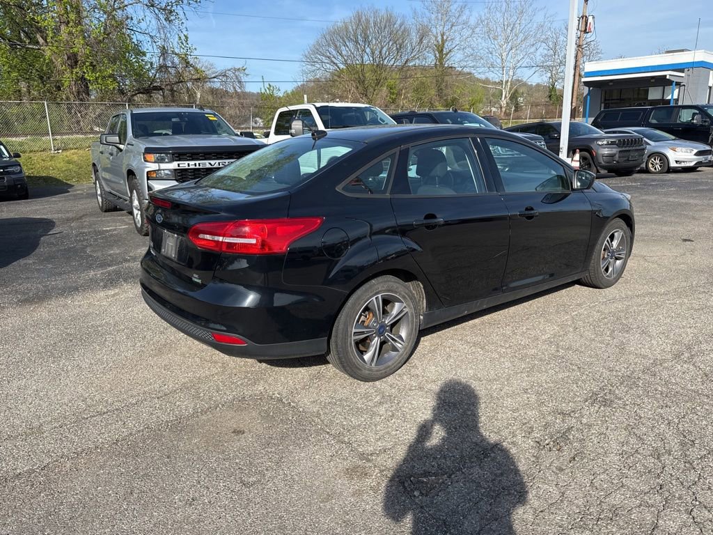 Used 2018 Ford Focus SE w/ SE Appearance Package image 3