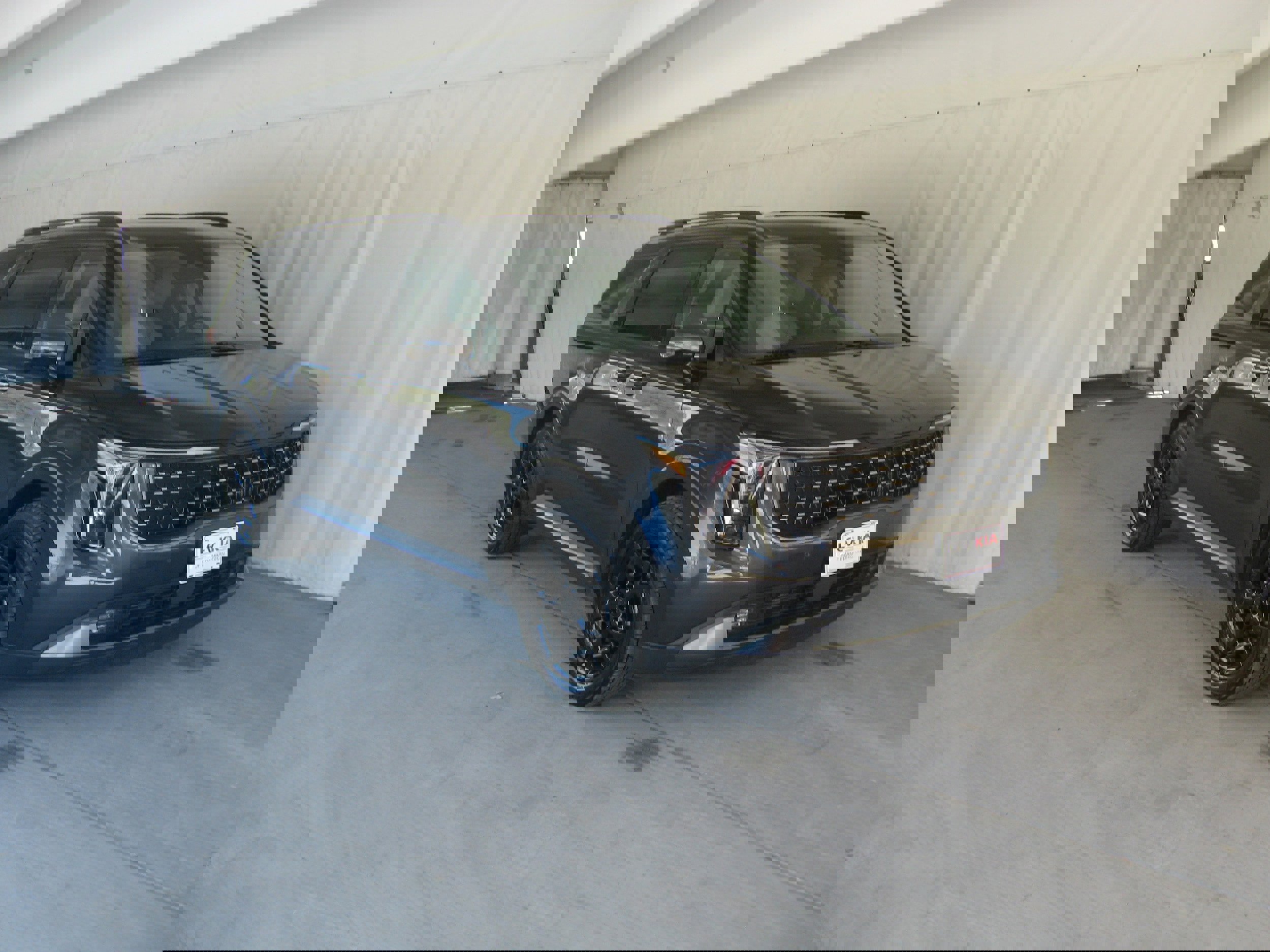 Used 2025 Kia Carnival SX w/ SX Dark Edition Package image 1