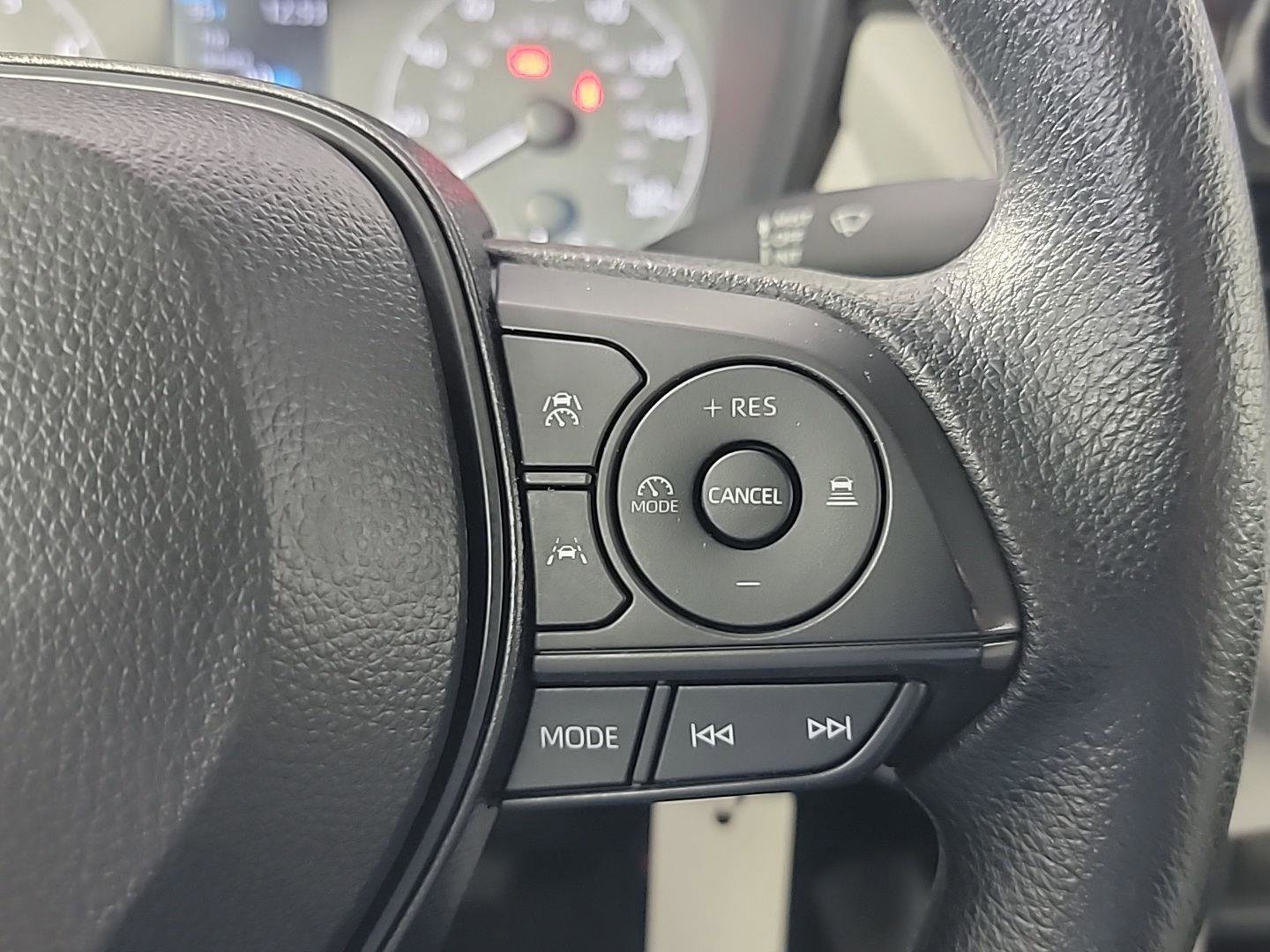 Used 2024 Toyota Corolla Cross L image 23