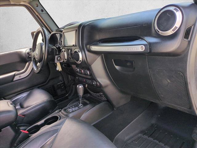 Used 2018 Jeep Wrangler Unlimited Rubicon w/ Connectivity Group AWD/4WD image 19