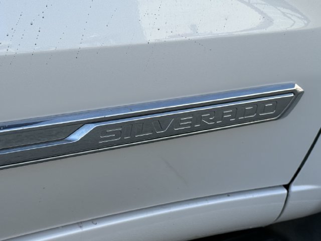 Used 2023 Chevrolet Silverado 1500 High Country w/ Technology Package AWD/4WD image 10