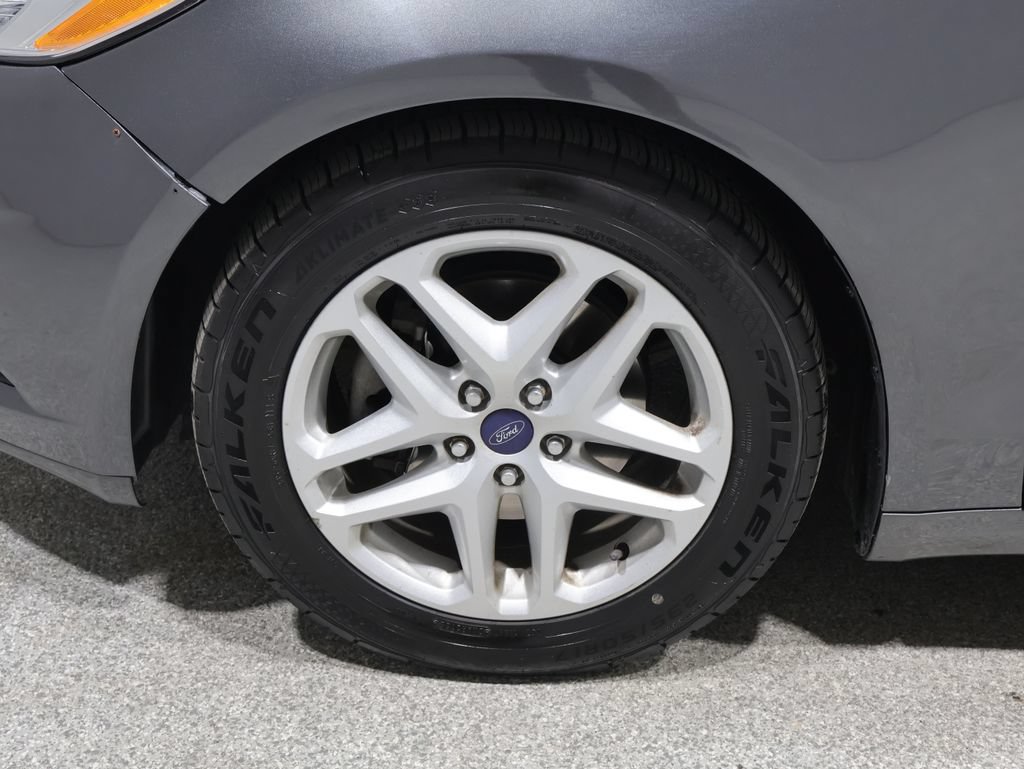 Used 2016 Ford Fusion SE FWD image 8
