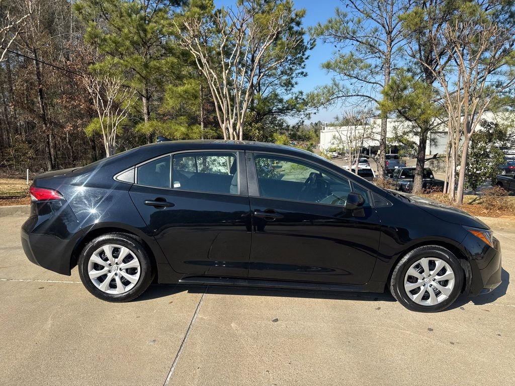 Used 2024 Toyota Corolla LE image 2