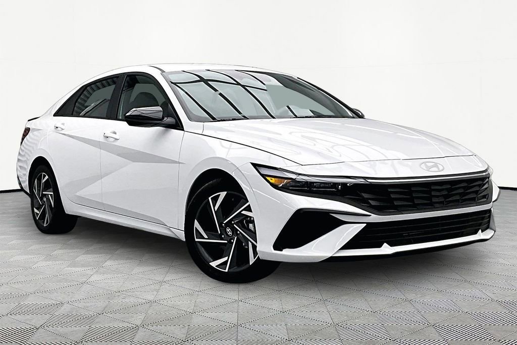 Used 2025 Hyundai Elantra Sport FWD image 12