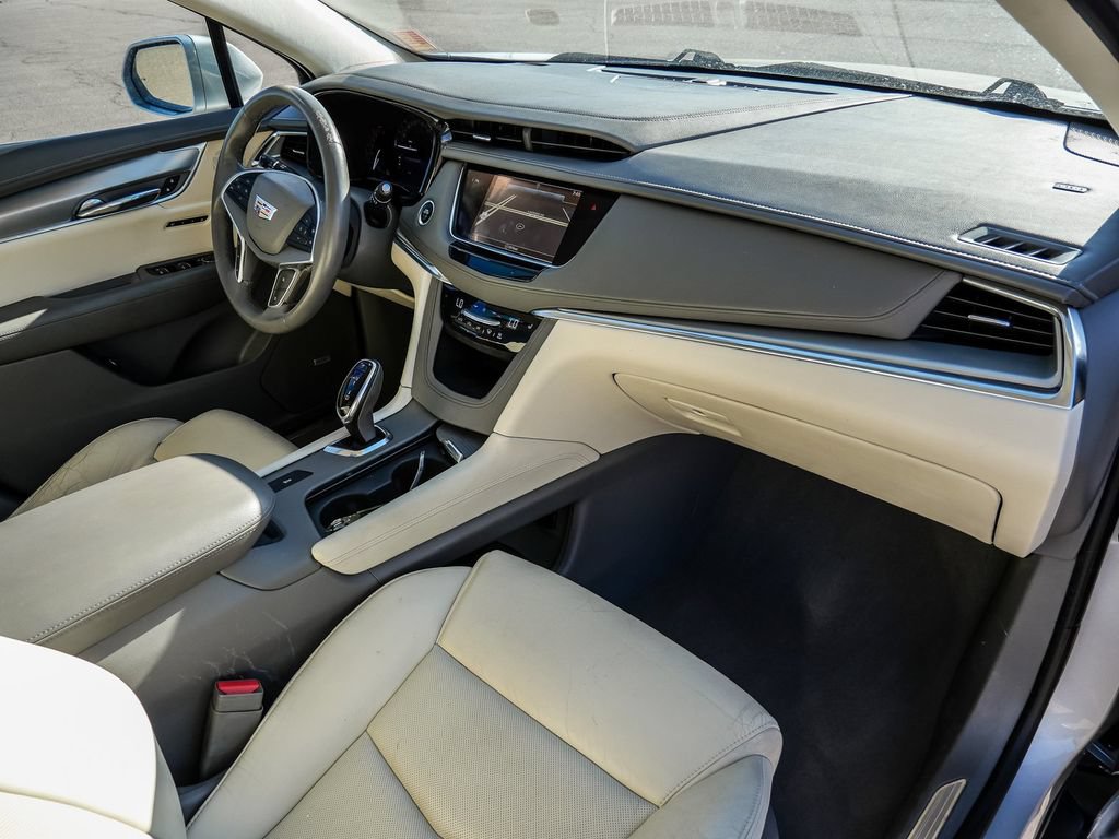 Used 2017 Cadillac XT5 Luxury w/ Driver Awareness Package FWD image 18