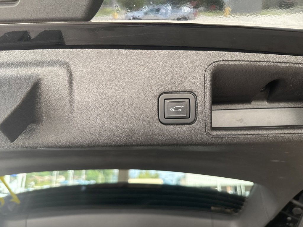 Used 2022 GMC Terrain SLT w/ Infotainment Package II image 24