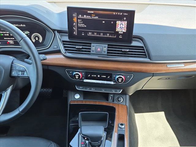 Used 2021 Audi Q5 e Premium Plus w/ Premium Plus Package AWD/4WD image 15