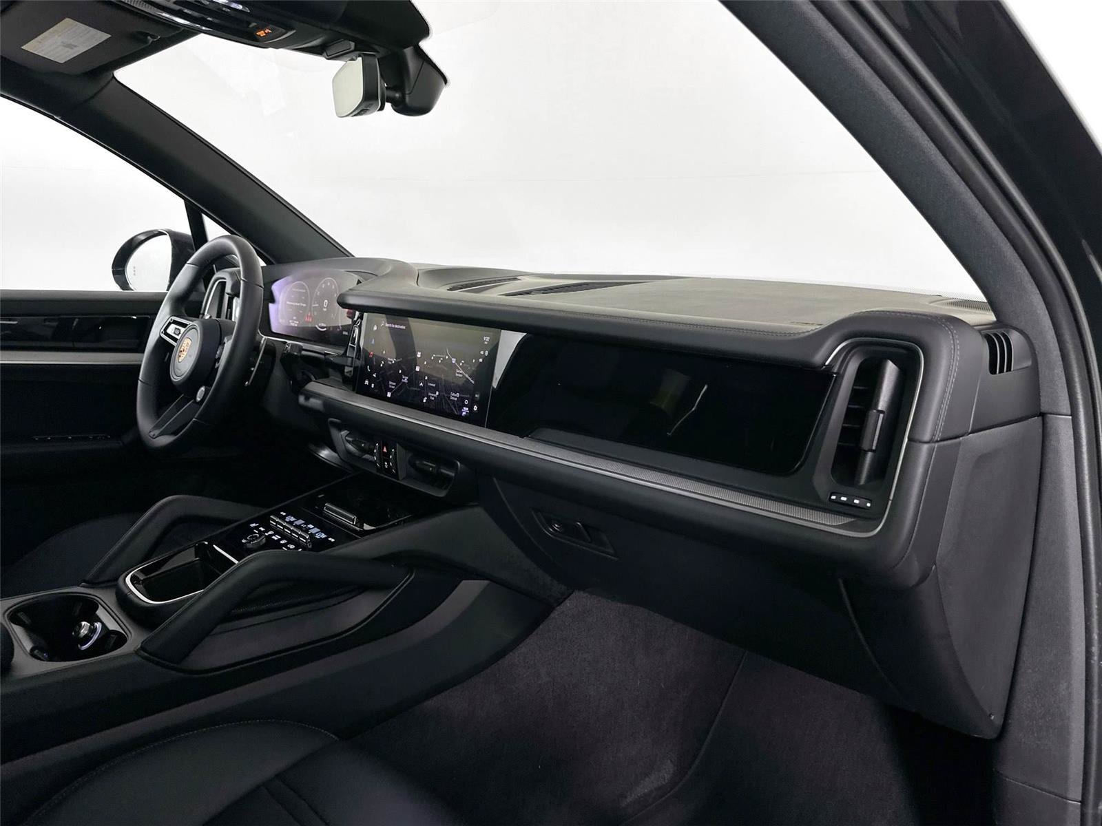 Certified 2025 Porsche Cayenne AWD/4WD image 29