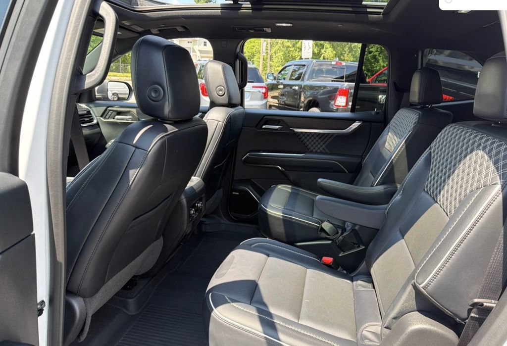 Used 2024 GMC Acadia Denali AWD/4WD image 12