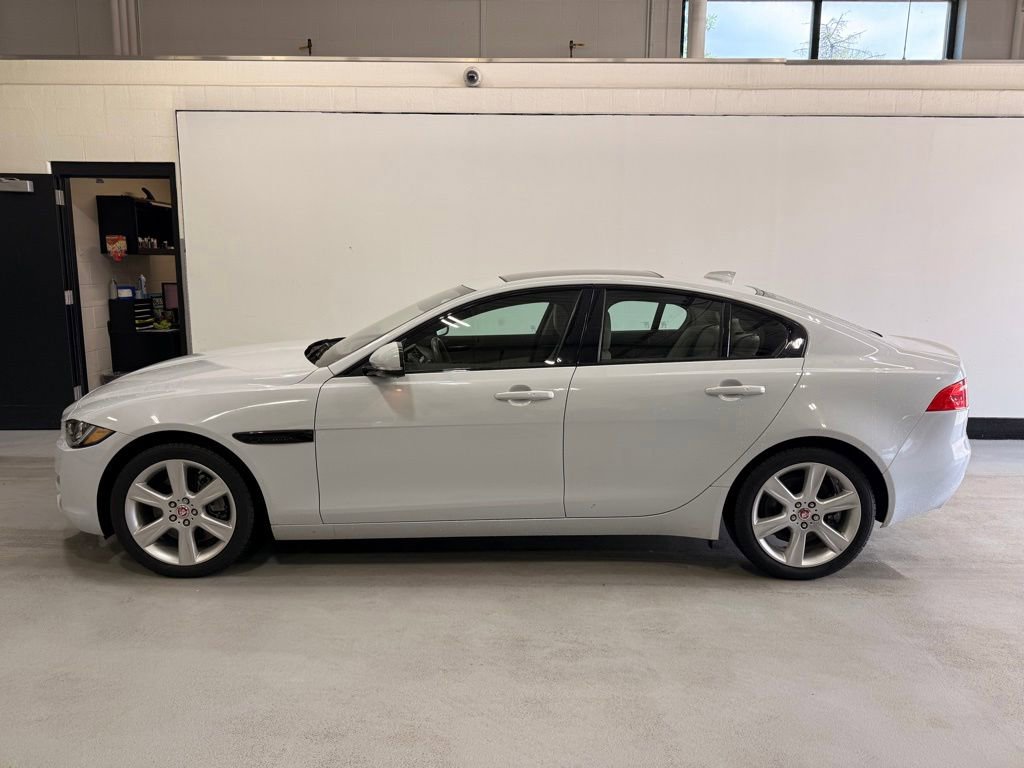 Used 2018 Jaguar XE Prestige AWD/4WD image 2
