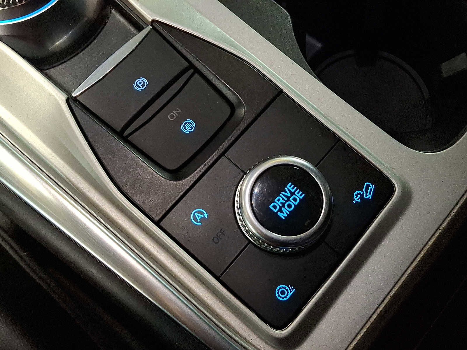 Used 2022 Ford Explorer XLT w/ Equipment Group 202A image 25