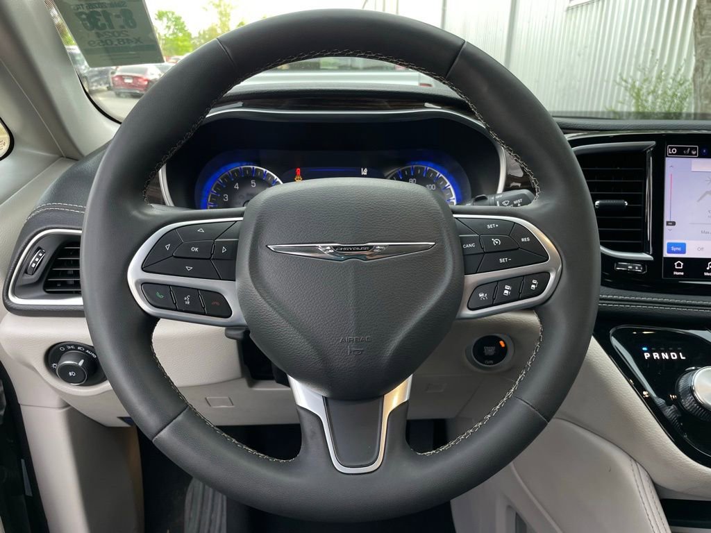 Used 2024 Chrysler Pacifica Limited image 15