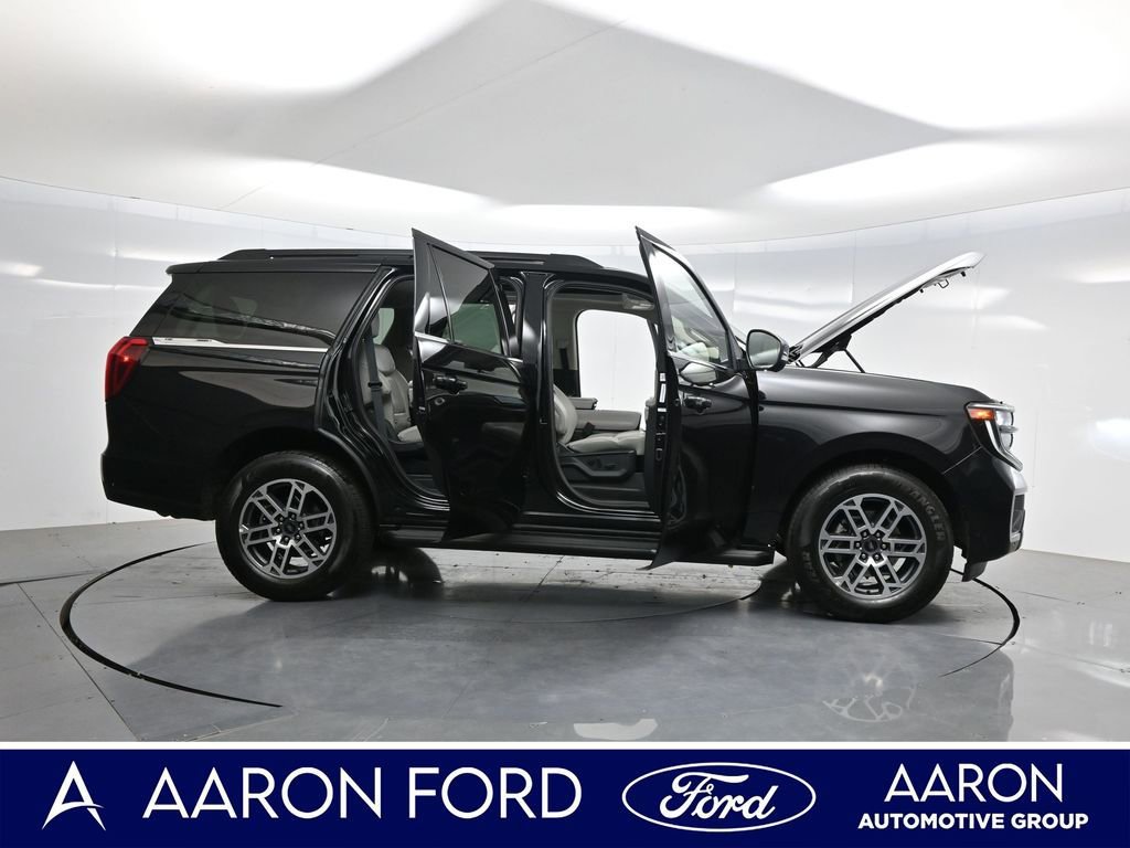 Used 2025 Ford Expedition Active RWD image 4