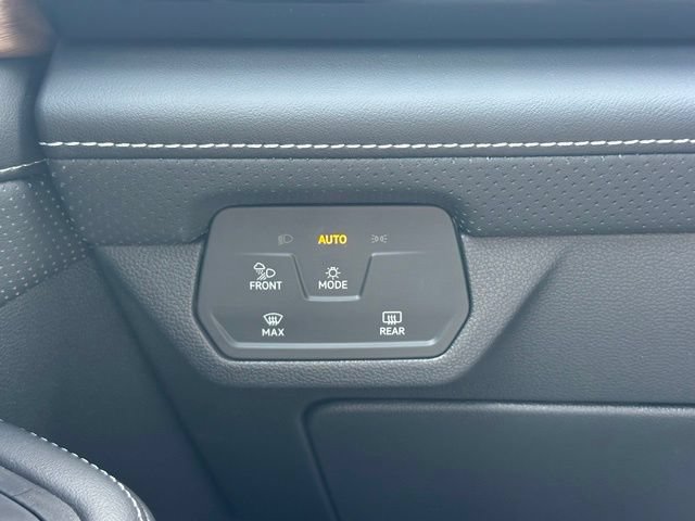 Used 2025 Volkswagen Atlas SE AWD/4WD image 19