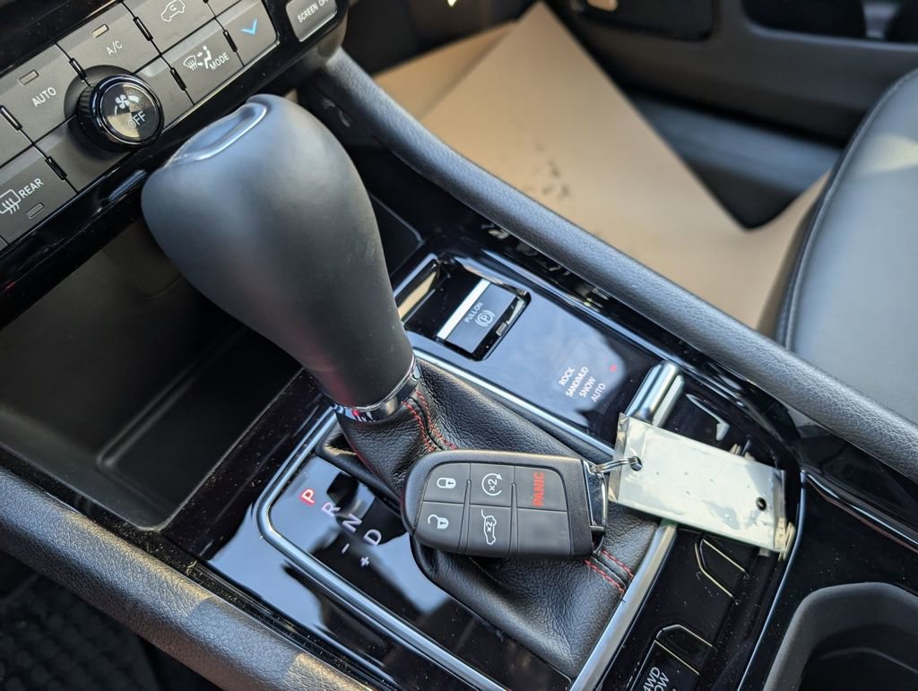 New 2026 Jeep Compass Trailhawk w/ Sun, Sound & Navigation Group AWD/4WD image 31