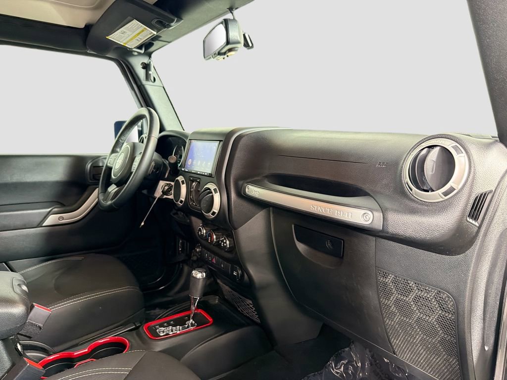 Used 2018 Jeep Wrangler Unlimited Sahara AWD/4WD image 26