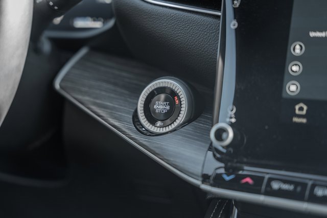 Used 2024 Jeep Wagoneer L Series III w/ Flexible Seating Group image 39