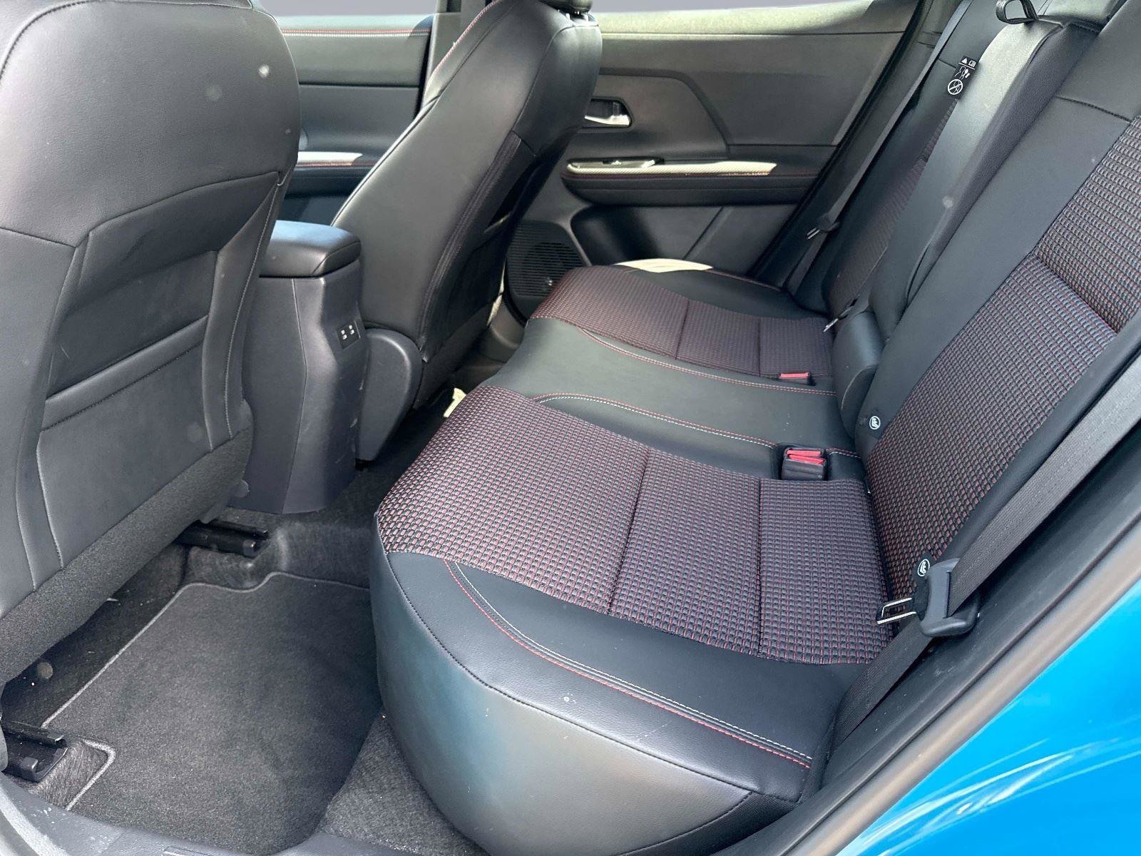 Used 2025 Nissan Kicks SR AWD/4WD image 13